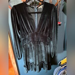 Velvet green long sleeved dress